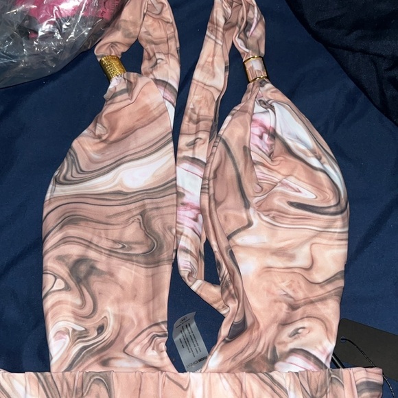 Fashion nova partying in Miami one piece swimsuit set - Picture 3 of 6